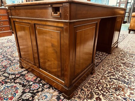 Klassiek-Italiaans-Bureau