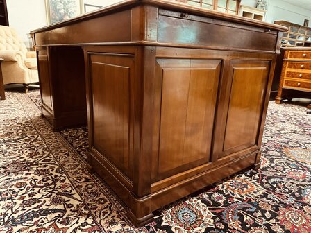 Klassiek-Italiaans-Bureau