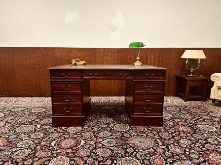 Antiek-Engels-Chesterfield-Bureau
