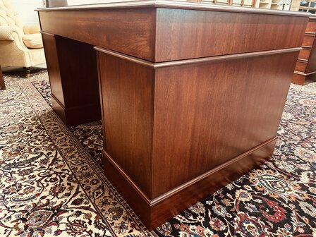 Antiek-Engels-Chesterfield-Bureau