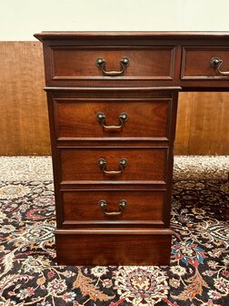 Antiek-Engels-Chesterfield-Bureau