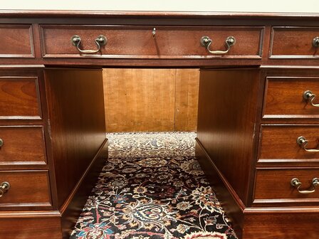 Antiek-Engels-Chesterfield-Bureau