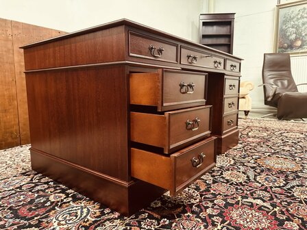 Antiek-Engels-Chesterfield-Bureau
