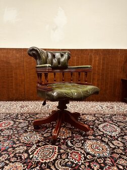 Groene-Chesterfield-Captain-Chair-Bureaustoel
