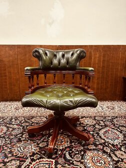 Groene-Chesterfield-Captain-Chair-Bureaustoel