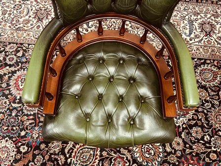 Groene-Chesterfield-Captain-Chair-Bureaustoel