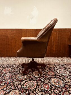 Bruine-Chesterfield-Director-Chair-Bureaustoel