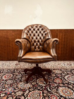 Bruine-Chesterfield-Director-Chair-Bureaustoel