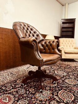 Bruine-Chesterfield-Director-Chair-Bureaustoel
