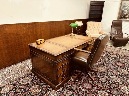 Engels-Antiek-Bureau