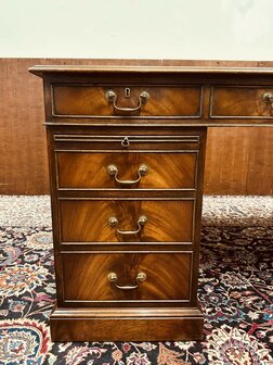 Engels-Antiek-Bureau