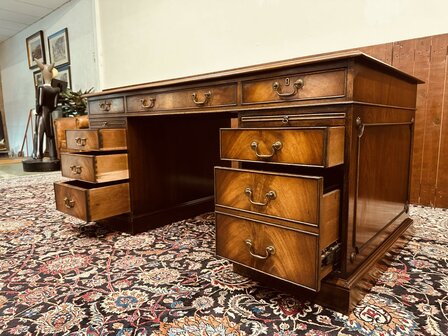 Engels-Antiek-Bureau