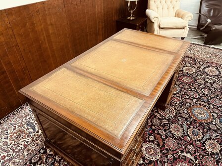 Engels-Antiek-Bureau