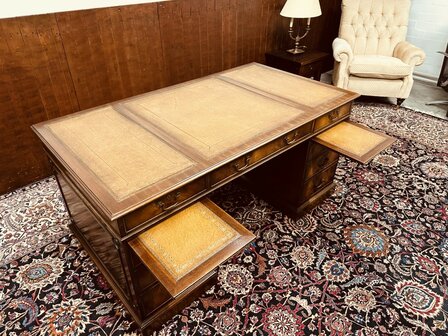 Engels-Antiek-Bureau