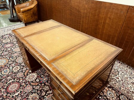 Engels-Antiek-Bureau