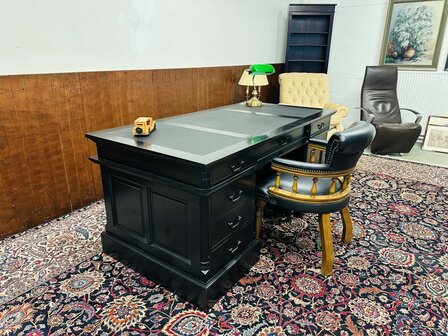 Klassiek-Engels-Zwart-Chesterfield-Bureau