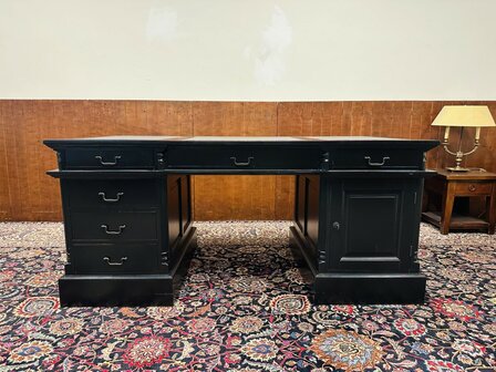Klassiek-Engels-Zwart-Chesterfield-Bureau