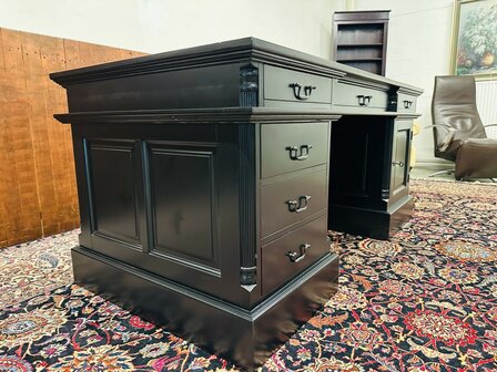 Klassiek-Engels-Zwart-Chesterfield-Bureau