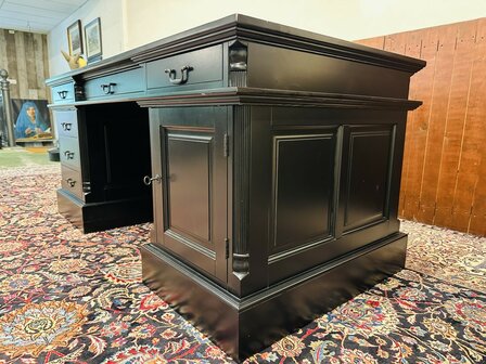 Klassiek-Engels-Zwart-Chesterfield-Bureau