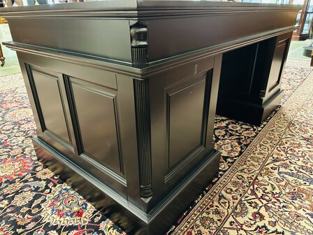 Klassiek-Engels-Zwart-Chesterfield-Bureau