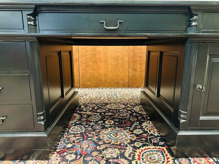 Klassiek-Engels-Zwart-Chesterfield-Bureau