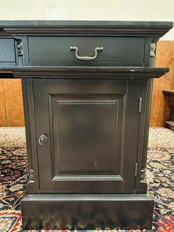 Klassiek-Engels-Zwart-Chesterfield-Bureau
