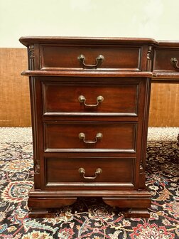 Klassiek-Engels-Chesterfield-Partnerdesk-Bureau