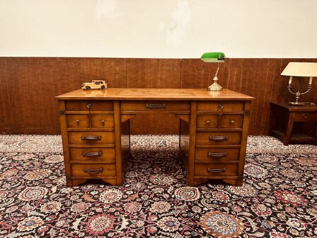 Klassiek-Engels-Bureau-Landkaart