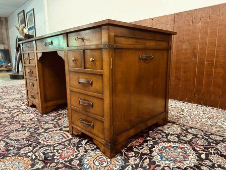 Klassiek-Engels-Bureau-Landkaart