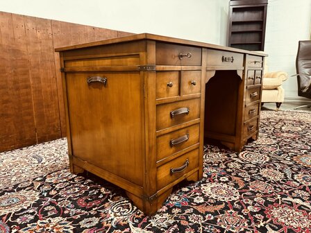 Klassiek-Engels-Bureau-Landkaart