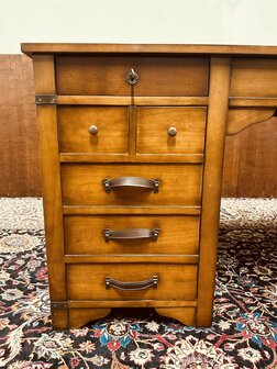 Klassiek-Engels-Bureau-Landkaart