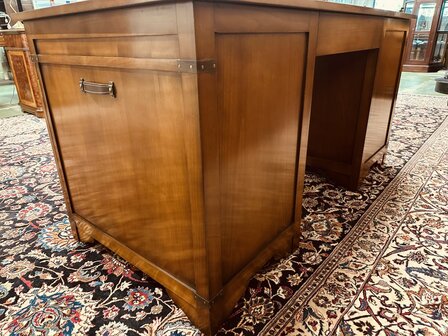 Klassiek-Engels-Bureau-Landkaart