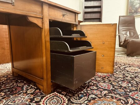 Klassiek-Engels-Bureau-Landkaart