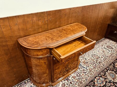 Antieke-Italiaanse-Dressoir