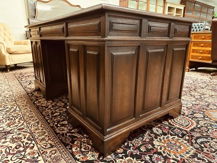 Antiek-Engels-Bureau