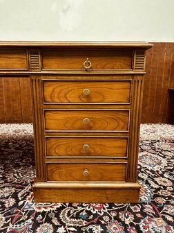 Engelse-Klassieke-Bureau-Partnerdesk