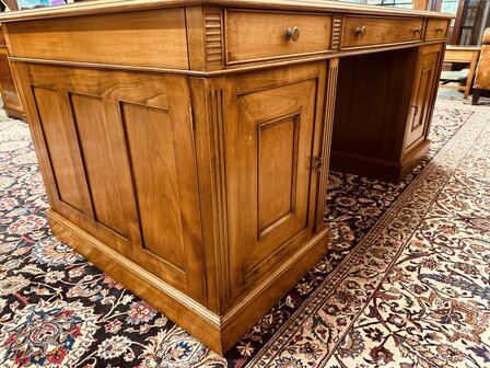 Engelse-Klassieke-Bureau-Partnerdesk