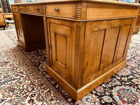 Engelse-Klassieke-Bureau-Partnerdesk