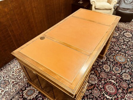 Engelse-Klassieke-Bureau-Partnerdesk
