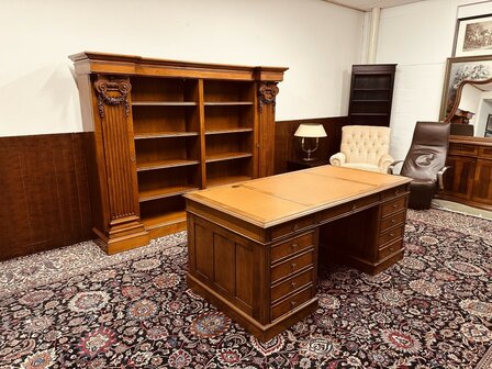 Engelse-Klassieke-Bureau-Partnerdesk
