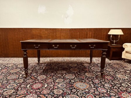 Oude-Engelse-Schrijftafel