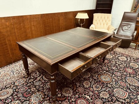 Oude-Engelse-Schrijftafel
