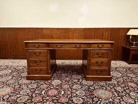 Klassiek-Engels-Eichholtz-Bureau