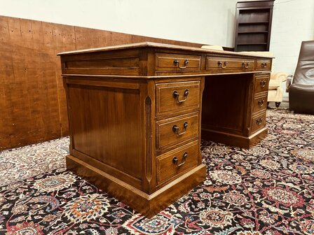 Klassiek-Engels-Eichholtz-Bureau
