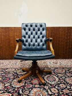 Engelse-Blauwe-Chesterfield-Bureaustoel