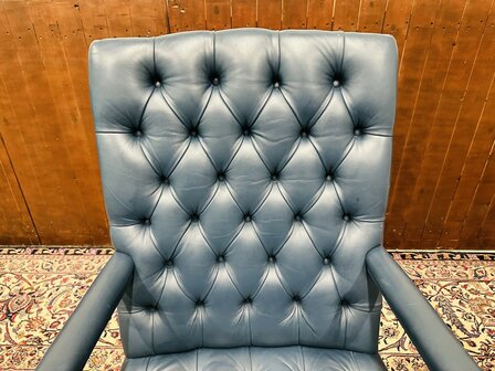 Engelse-Blauwe-Chesterfield-Bureaustoel