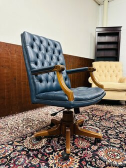 Engelse-Blauwe-Chesterfield-Bureaustoel