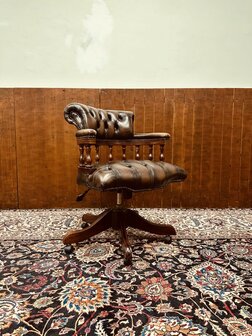Engelse-Bruine-Chesterfield-Bureaustoel