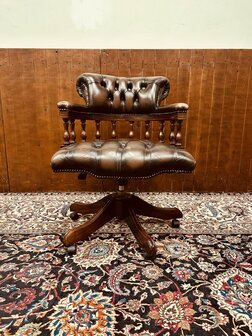 Engelse-Bruine-Chesterfield-Bureaustoel