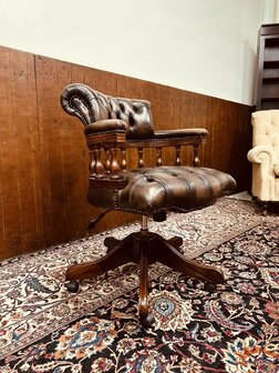 Engelse-Bruine-Chesterfield-Bureaustoel